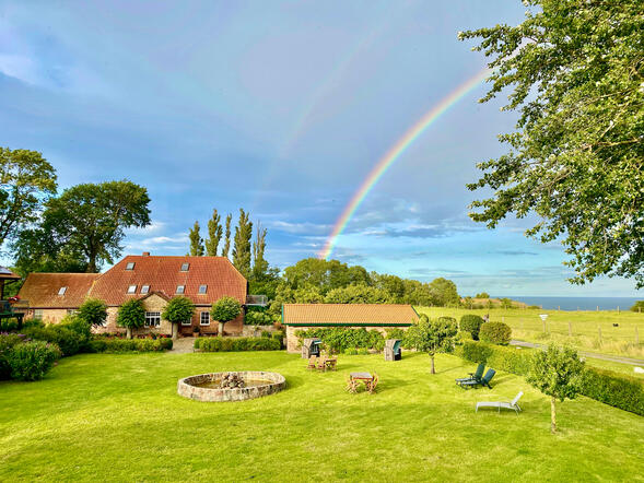 Garten mit Regenbogen Garten mit Regenbogen