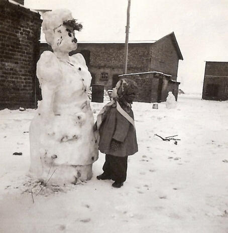 1952 Winter mit Schneemann 1952 Winter mit Schneemann