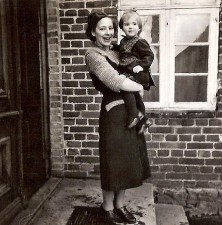 1952 Irene & Karin Kracht 1952 Irene & Karin Kracht