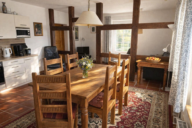 Blick vom Esszimmer zum Wohnbereich