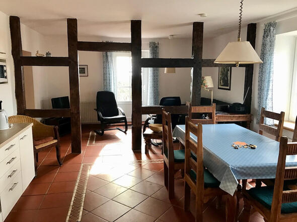 Blick vom Esszimmer zum Wohnbereich