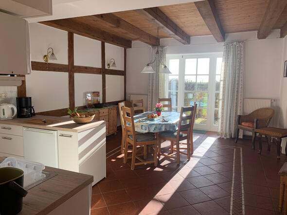 Blick von der Küche zur Terasse