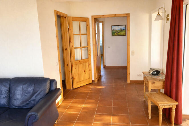 Blick vom Wohnzimmer in den hinteren Flur