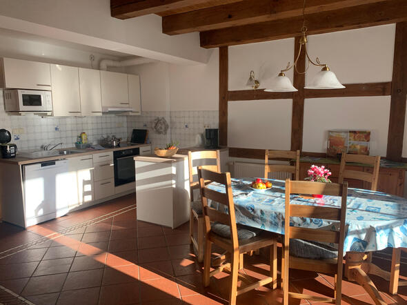 Küche und Essbereich vom Wohnzimmer aus gesehen