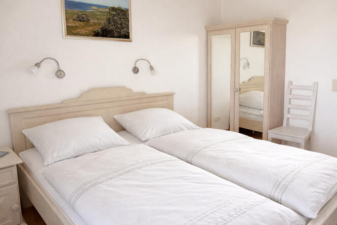 Beispiel Schlafzimmer, Blick zum Schrank Beispiel Schlafzimmer, Blick zum Schrank