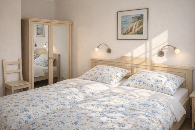 2. Schlafzimmer, Blick zum Schrank