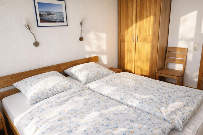 1. Schlafzimmer, Blick zum Schrank