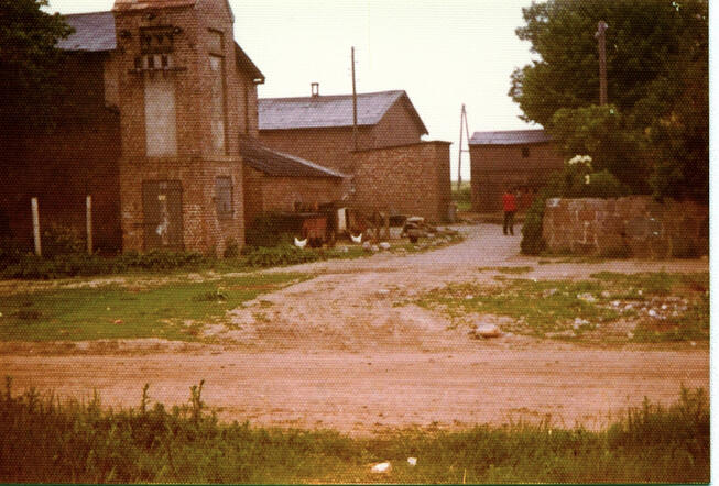 1976 Einfahrt zum Hof
