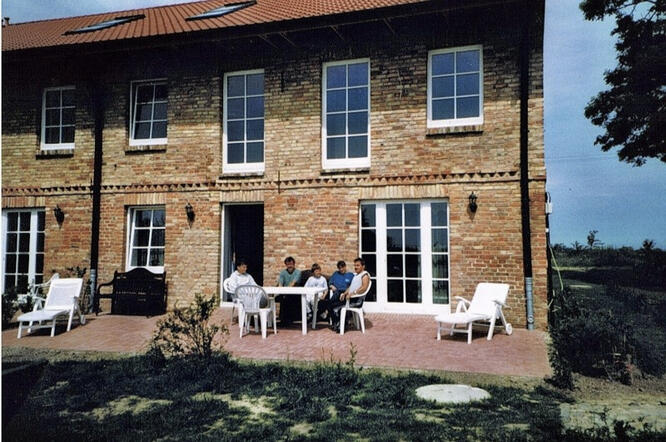 1998 alte Scheune wurde fertiggestellt